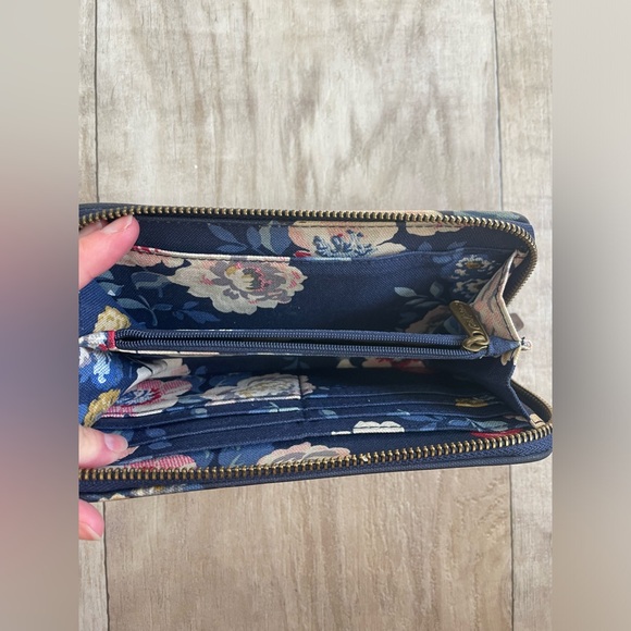 Cath Kidston Navy floral wallet - Picture 3 of 7